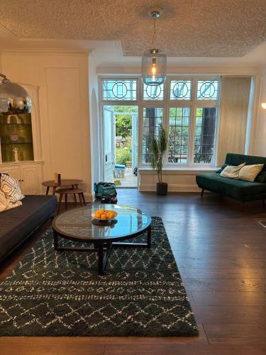 Golders Green apartment - Tap to explore photos