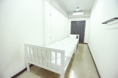 G5 Hostel Room Type - Twin Room with Shared Bathroom