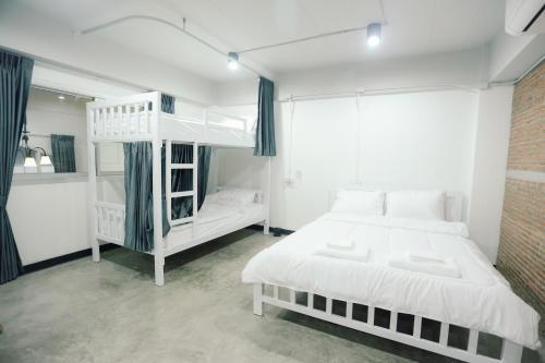 G5 Hostel Room Type - Family Room with Shared Bathroom G5 Hostel Room Type - Family Room with Shared Bathroom