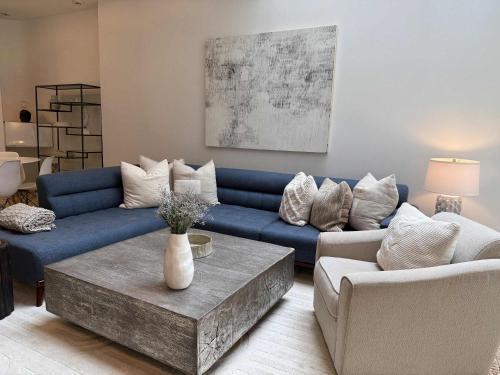 Private Beautiful Townhome w Zen Garden - Tap to explore photos