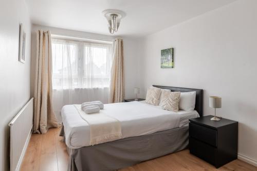 Regent's Park Apartment - Tap to explore photos