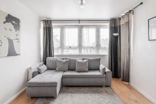 Regent's Park Apartment - Tap to explore photos