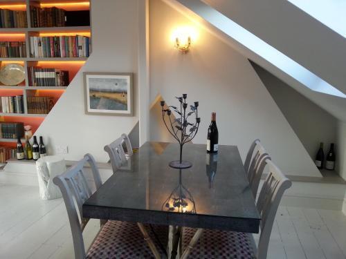 Ensuite B&B Roof Terrace Nr Nine Elms - Tap to explore photos