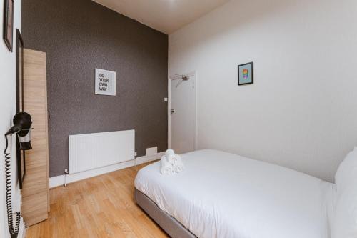 Great Rooms in Plaistow - Tap to explore photos