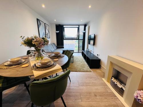 FT8 Brick Lane Apartment - Tap to explore photos