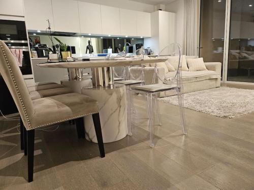 Fulham Design Apartment - Tap to explore photos