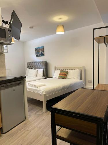 Quadruple Studio with Outdoor Space near King's Cross - Tap to explore photos