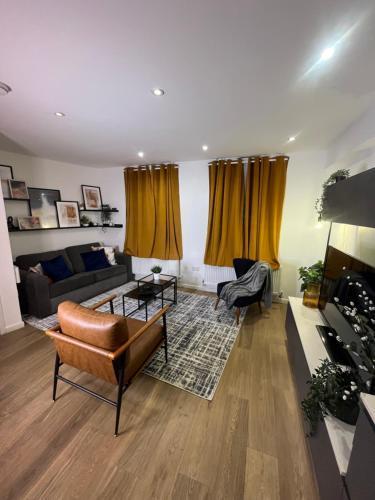 Premier Central London North Apartment - Tap to explore photos