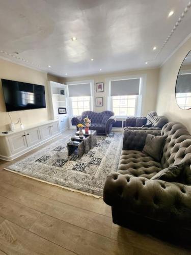GUCCI flat in Knightsbridge - Tap to explore photos