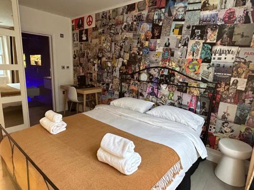 Pop Art Luxury Room Marylebone - Tap to explore photos