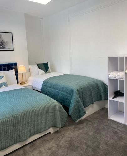 GUEST ROOMS in CAMDEN TOWN - Tap to explore photos