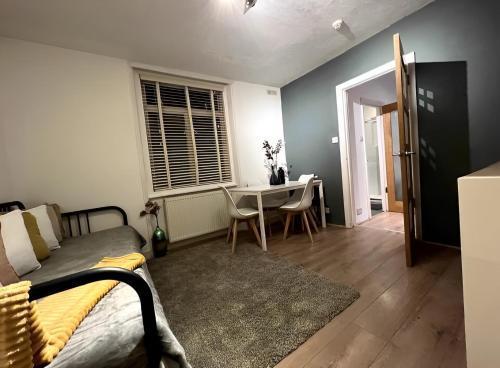 Great 1 bed flat London/Chiswick - Tap to explore photos
