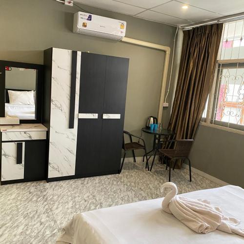 Saran Hotel krabi Thailand Room Type - One-Bedroom Apartment with Shared Bathroom