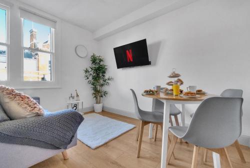 homely - West London Apartments Putney - Tap to explore photos
