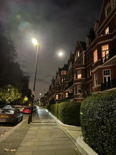 Heart of London in Battersea - Tap to explore photos