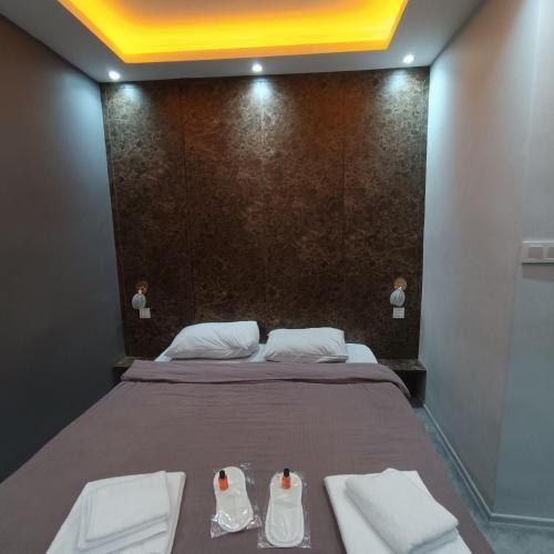 Reyna otel taksim - Tap to explore photos