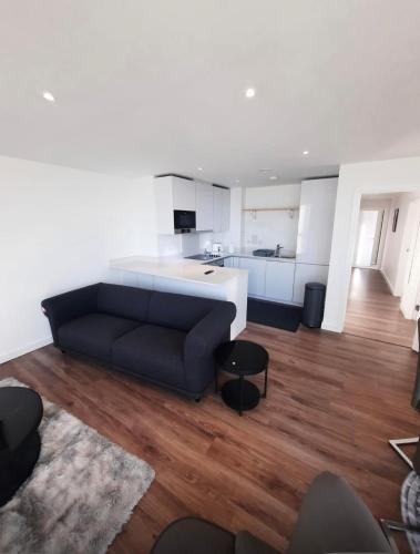 Spacious 3 bed apartment with stunning views - Tap to explore photos