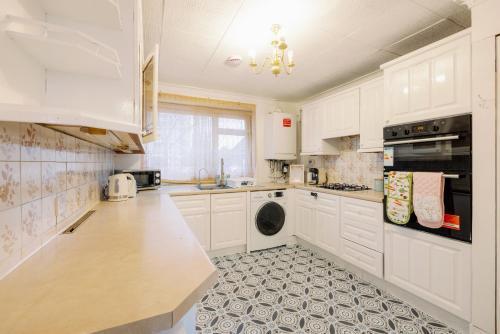 Home near Excel, Stratford and Canary Wharf - Tap to explore photos