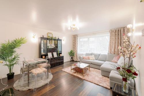 Home near Excel, Stratford and Canary Wharf - Tap to explore photos