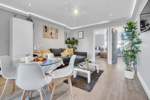 homely - King's Cross Central London Apartments - Tap to explore photos