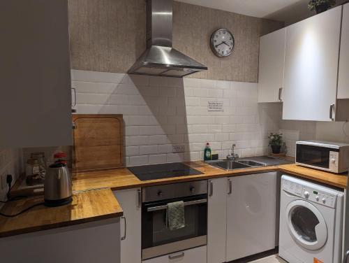 Hostel Rooms In Camden - Tap to explore photos