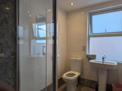 Hostel Rooms In Camden - Tap to explore photos