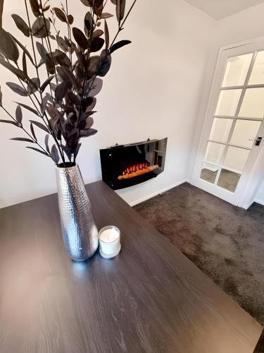 Sleek & Stylish - E15 Apartment With Parking - Tap to explore photos