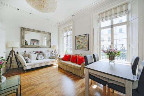 Hobart Home, spacious 2-bed flat in Pimlico - Tap to explore photos