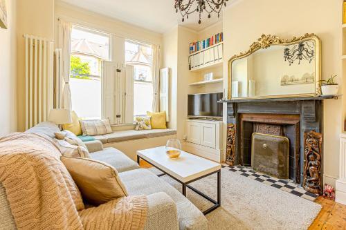 Secluded 1BR apt with garden near Vibrant Dalston - Tap to explore photos