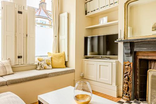 Secluded 1BR apt with garden near Vibrant Dalston - Tap to explore photos
