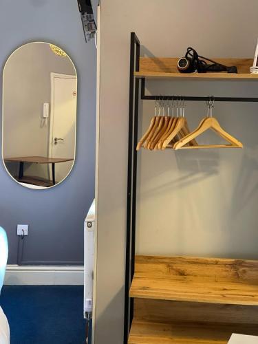 Simple Triple Studio in King's Cross - Tap to explore photos