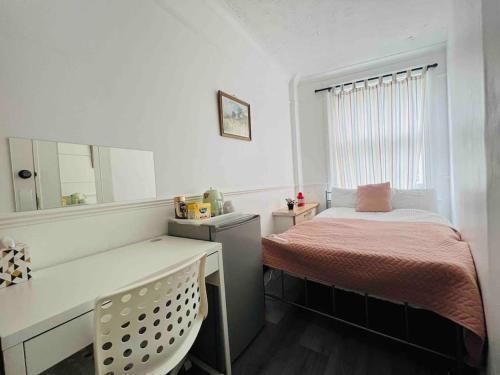 St Pancras Private Rooms Room Type - Double Room with Shared Toilet St Pancras Private Rooms Room Type - Double Room with Shared Toilet