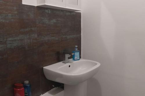 St Pancras Private Rooms Room Type - Standard Double Room with Shared Bathroom