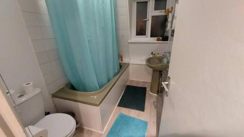 St Pancras Private Rooms Room Type - Basic Triple Room with Shared Bathroom St Pancras Private Rooms Room Type - Basic Triple Room with Shared Bathroom