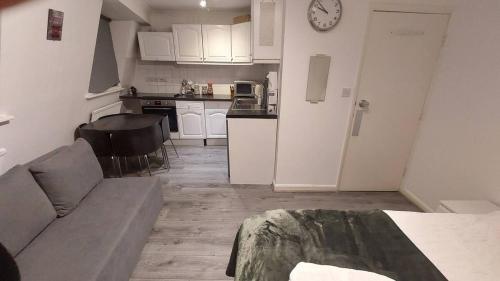 St Pancras Private Rooms - Tap to explore photos