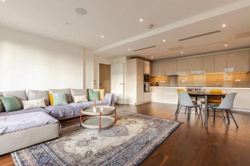 Spacious 2 Bed Fulham Riverside Flat - Tap to explore photos