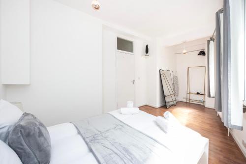 Spacious 1 BR Near London Bridge - 5 Min Walk