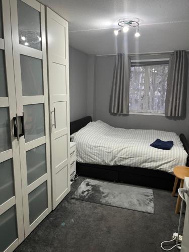 Spacious Central London Double Room - Tap to explore photos