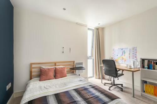 Spacious Air-Conditioned Double Room with Workspace - Tap to explore photos