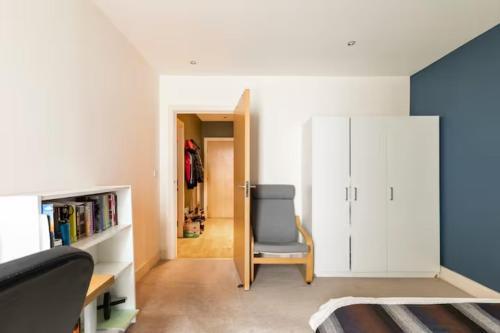 Spacious Air-Conditioned Double Room with Workspace - Tap to explore photos