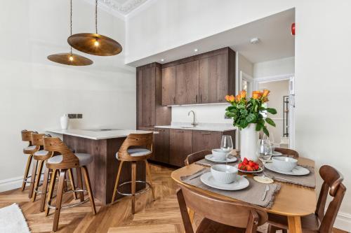 Idyllic 2Bed 2Bath Apartment - Tap to explore photos