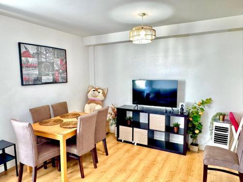 Spacious 2 Bedroom Apartment In Central Near tube - Tap to explore photos