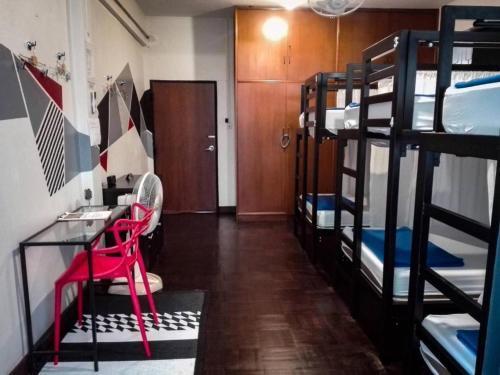 silom rainbow Dreamcatcher hostel - Tap to explore photos