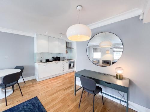 Large and very stylish apartment P1 - Tap to explore photos