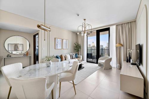 Silkhaus elegant and luxury 1BDR Downtown - Tap to explore photos