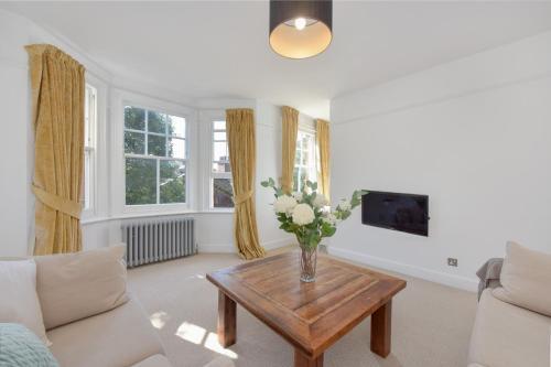 Spacious 3 bed South Bank Apartment - Tap to explore photos
