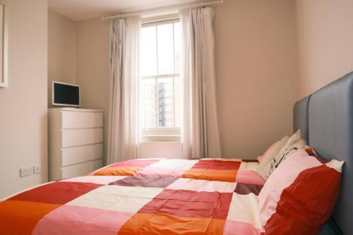 Spacious Duplex Flat West London for Families & Groups