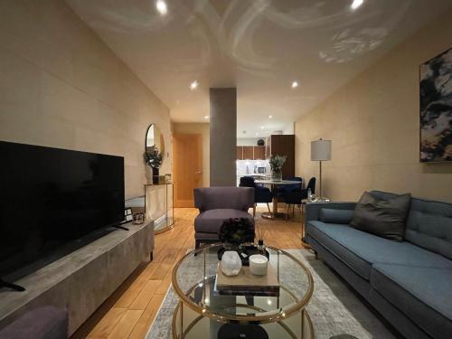 Stunning Westminster Apartment - 9 Albert - Tap to explore photos