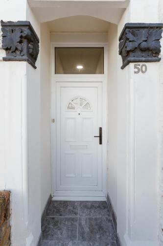 Leyton Comfy Double rooms -50