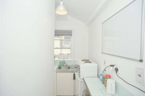 SOHO Flat (Central London) - Tap to explore photos
